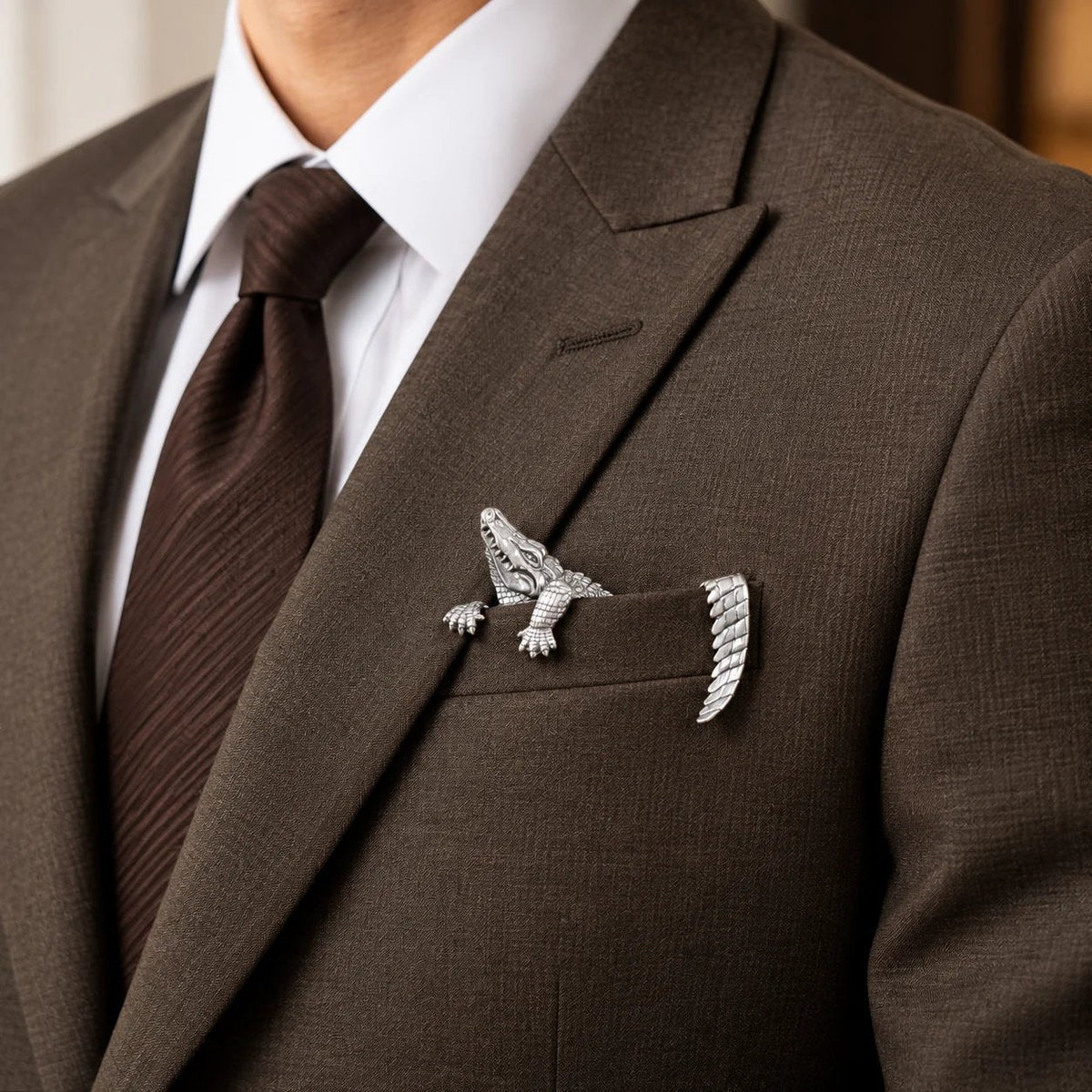🦁✨ Luxury Sculpted Animal Brooch – Premium Statement Piece for Suits & Blazers