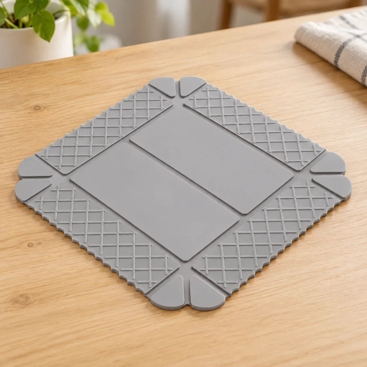 ✨ 3-in-1 Magnetic Silicone Trivet, Cutting Board & Foldable Serving Tray