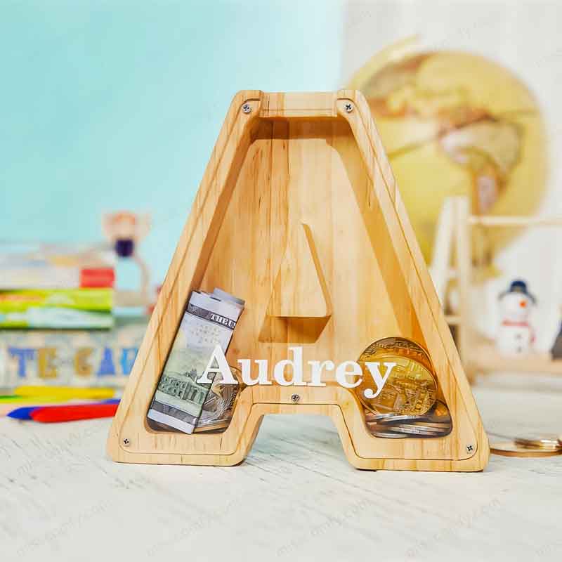 💛 Wooden Letter Piggy Bank – A Special Place for Their First Savings